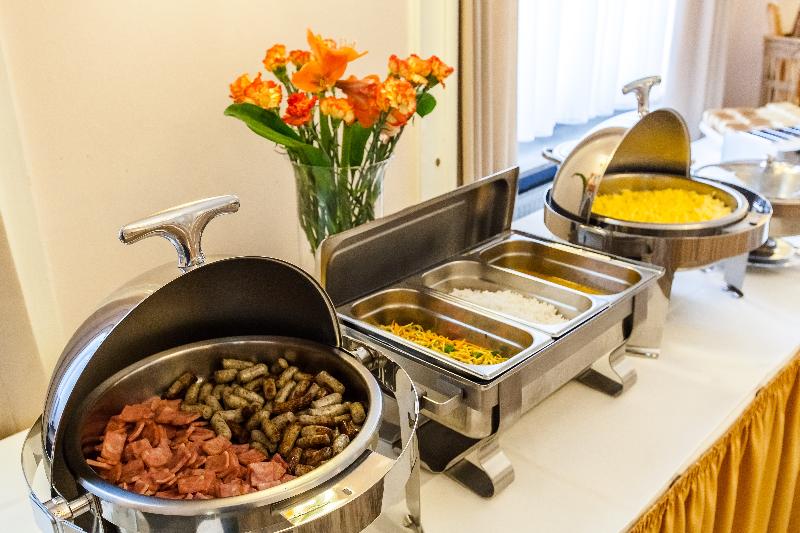 בית מלון כפרי Monopol  Central Station