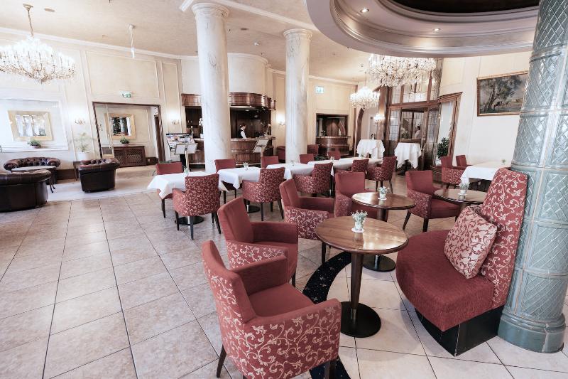 בית מלון כפרי Monopol  Central Station