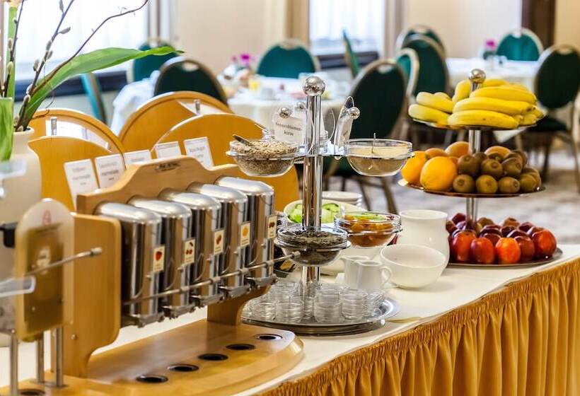 בית מלון כפרי Monopol  Central Station