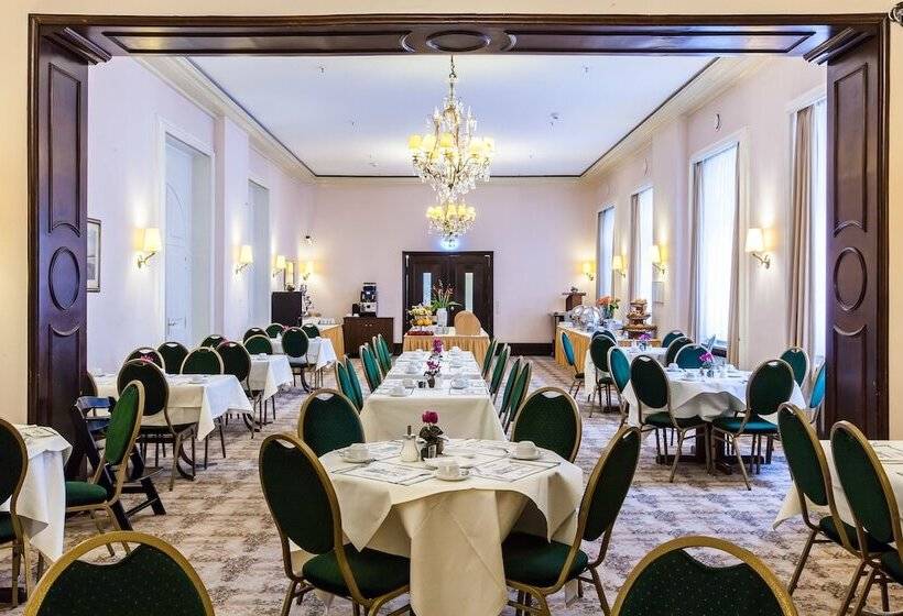 בית מלון כפרי Monopol  Central Station