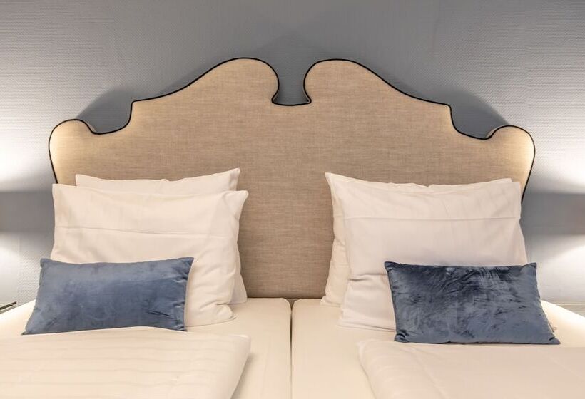 בית מלון כפרי Monopol  Central Station