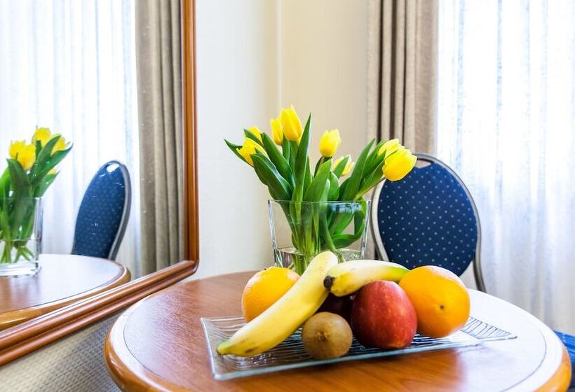 בית מלון כפרי Monopol  Central Station