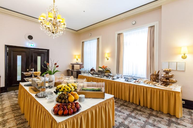 בית מלון כפרי Monopol  Central Station