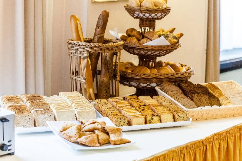 בית מלון כפרי Monopol  Central Station