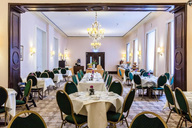 בית מלון כפרי Monopol  Central Station