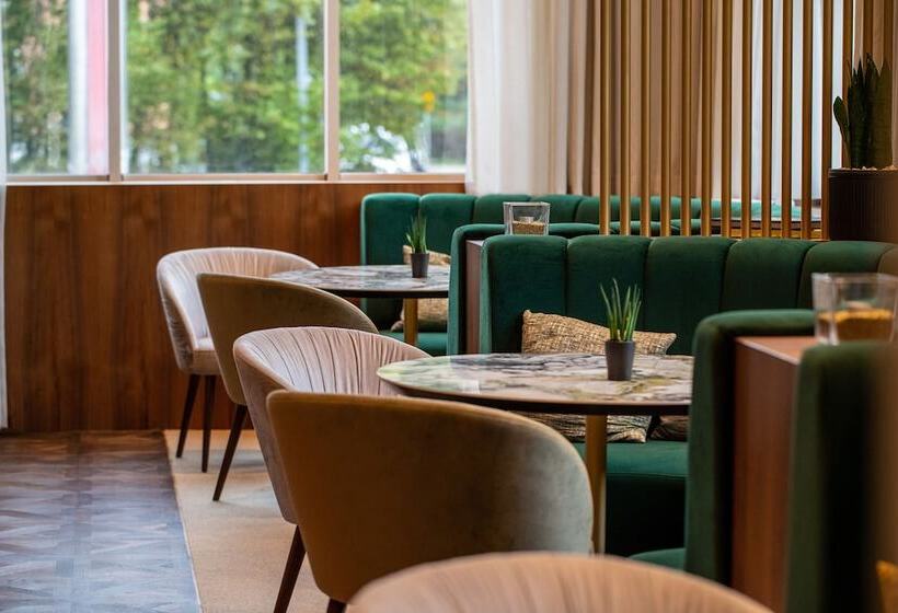 هتل Pullman Stuttgart Fontana
