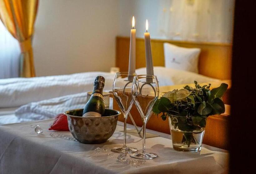 בית מלון כפרי Restaurant Lamm Hebsack