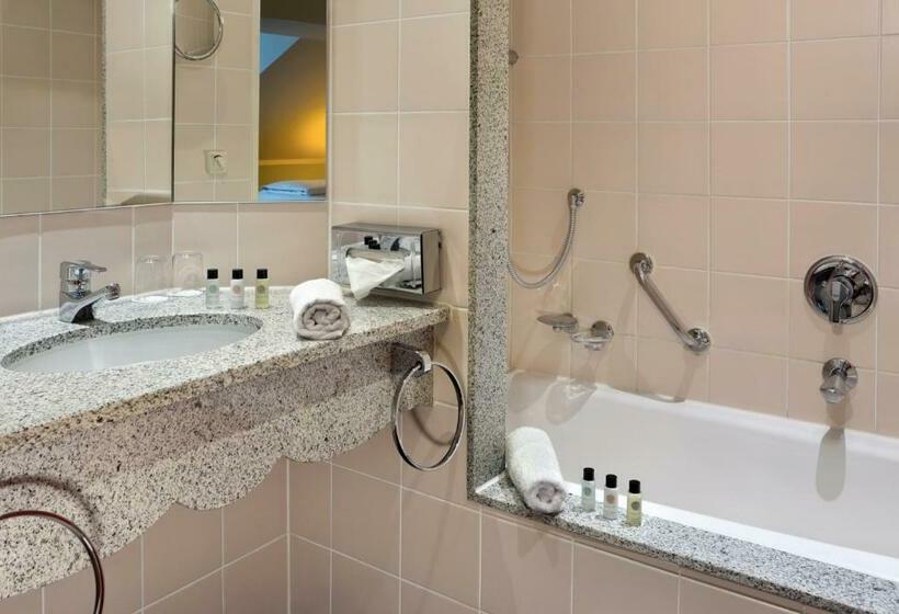 Отель Savigny Frankfurt City