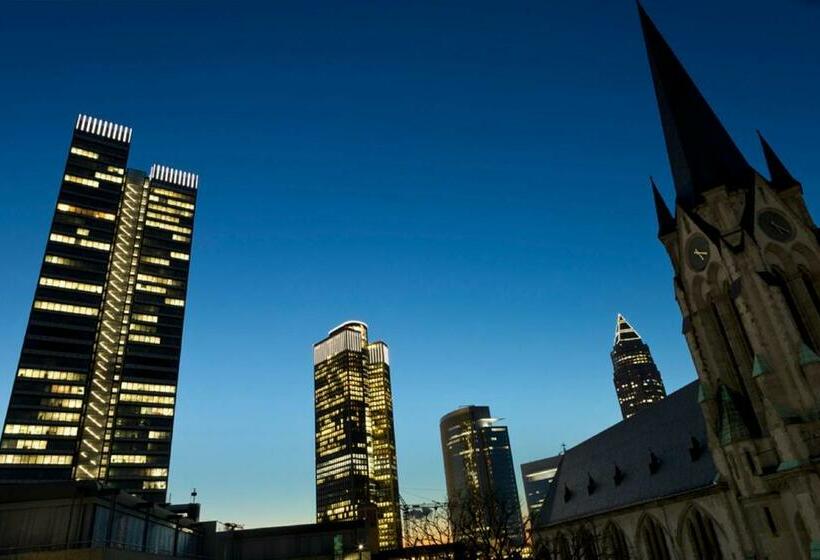 Отель Savigny Frankfurt City