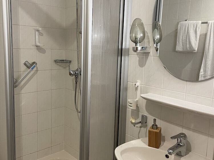 酒店 Schlangenbader Hof