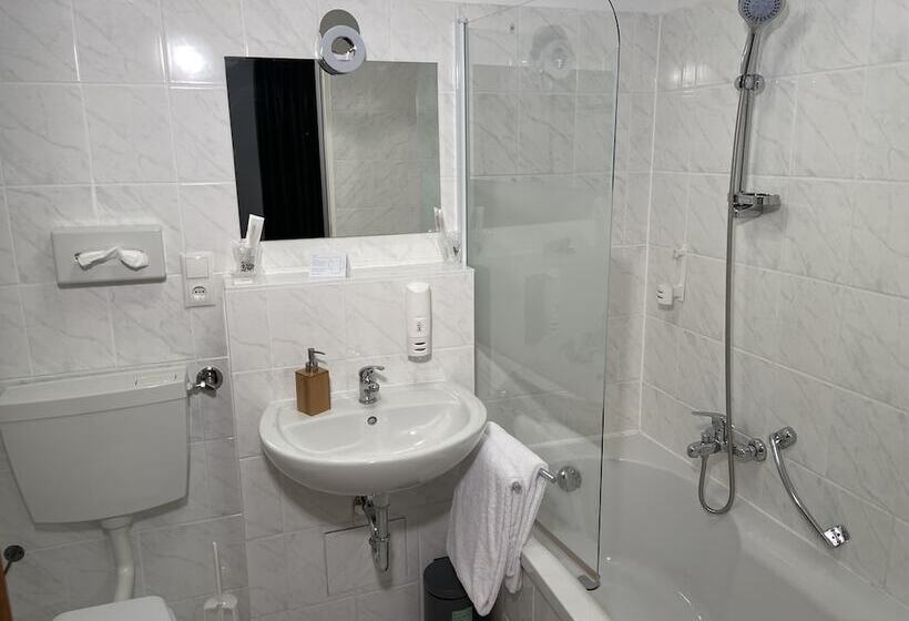 酒店 Schlangenbader Hof