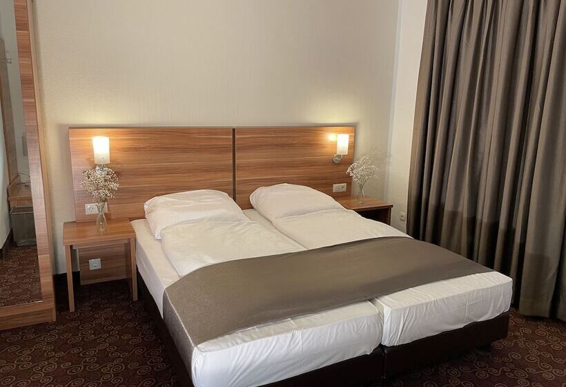 酒店 Schlangenbader Hof