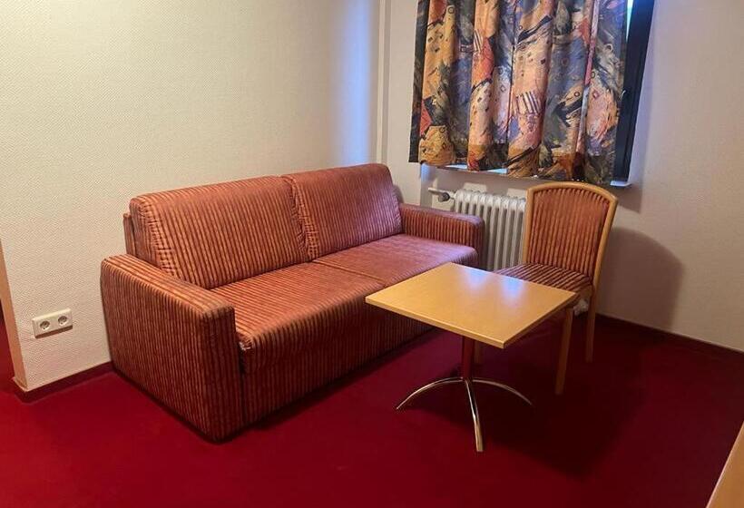 فندق Strand Café