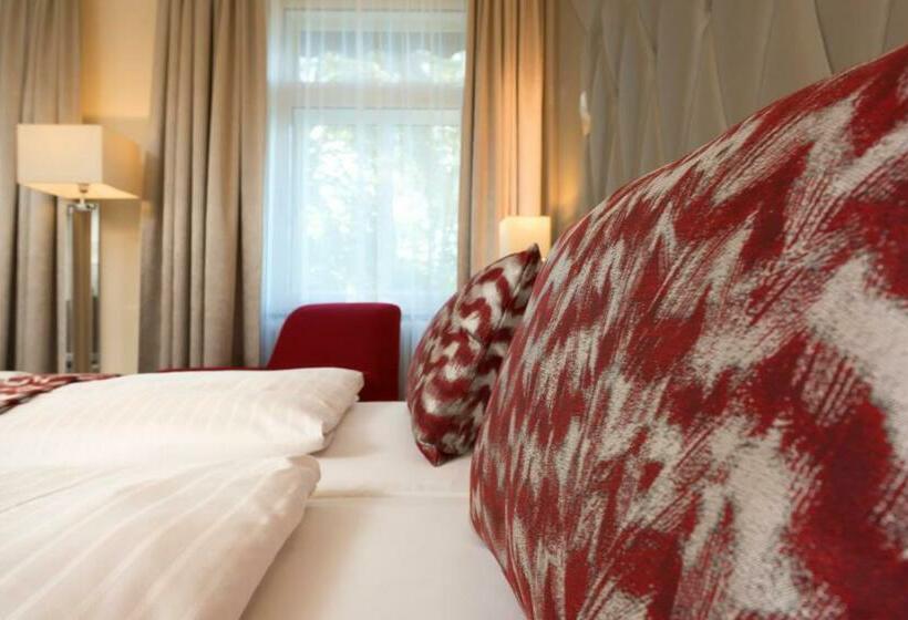هتل Radisson Blu Badischer Hof