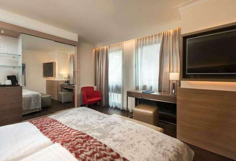 هتل Radisson Blu Badischer Hof