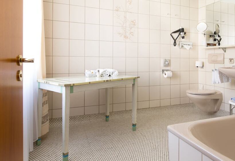 Akzent Hotel Restaurant Altdorfer Hof