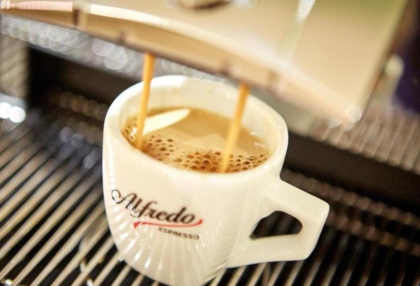 호텔 Zum Turm     Apartments Und Gästezimmer