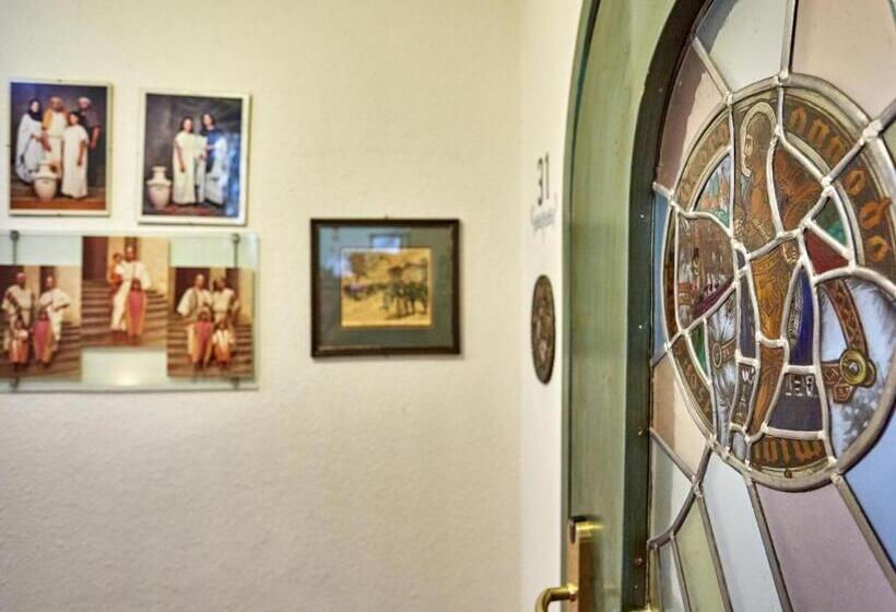 호텔 Zum Turm     Apartments Und Gästezimmer