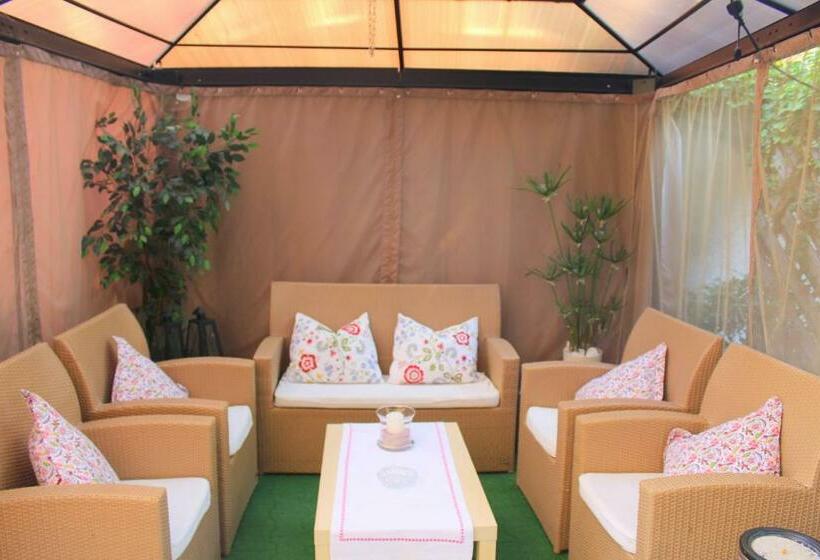 Отель Am Heideloffplatz