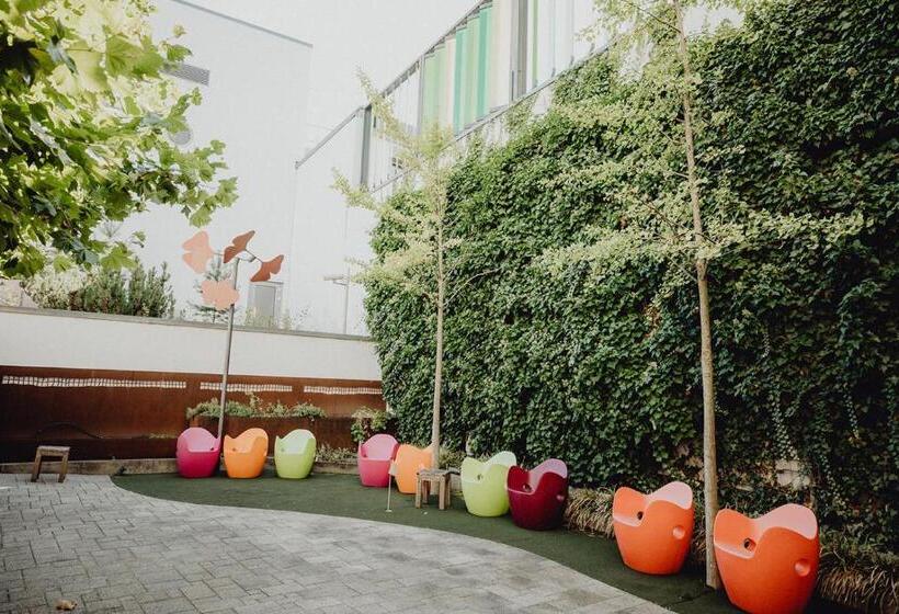 فندق Art & Business