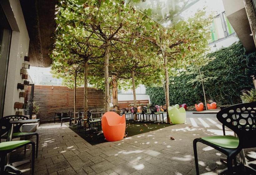 فندق Art & Business