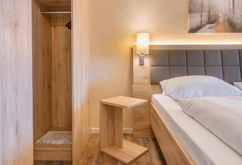 ホテル Berg Gasthof Hötzelein