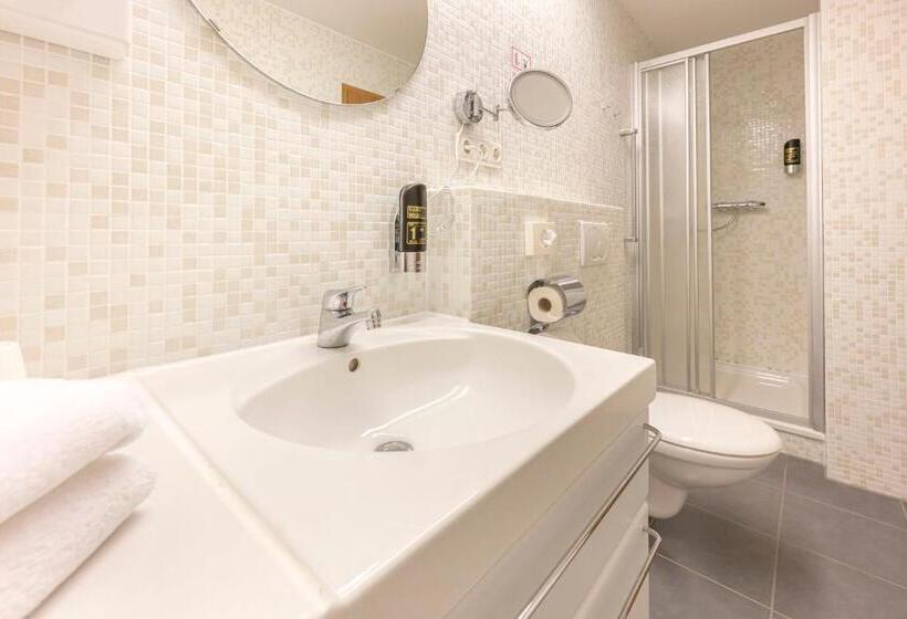 ホテル Berg Gasthof Hötzelein