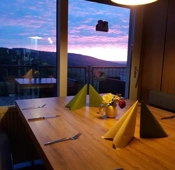 호텔 Berg Gasthof Hötzelein