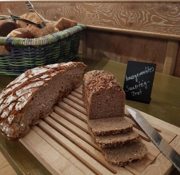 ホテル Berg Gasthof Hötzelein