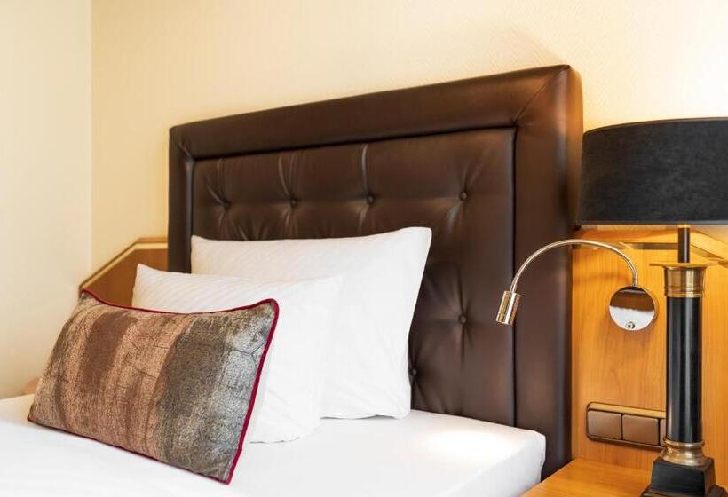 فندق Der Heidehof Conference & Spa Resort