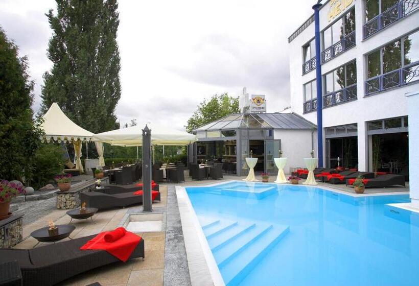 فندق Der Heidehof Conference & Spa Resort