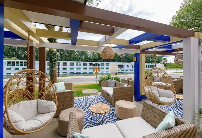 ホテル Ibis Styles Regensburg