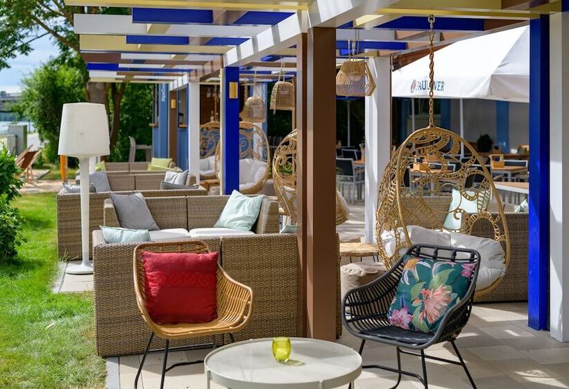 ホテル Ibis Styles Regensburg