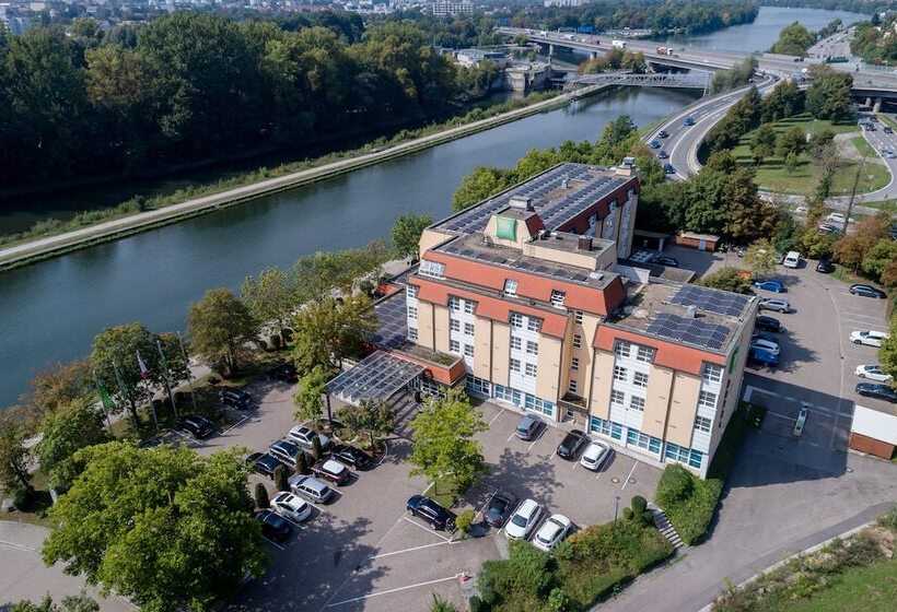 ホテル Ibis Styles Regensburg