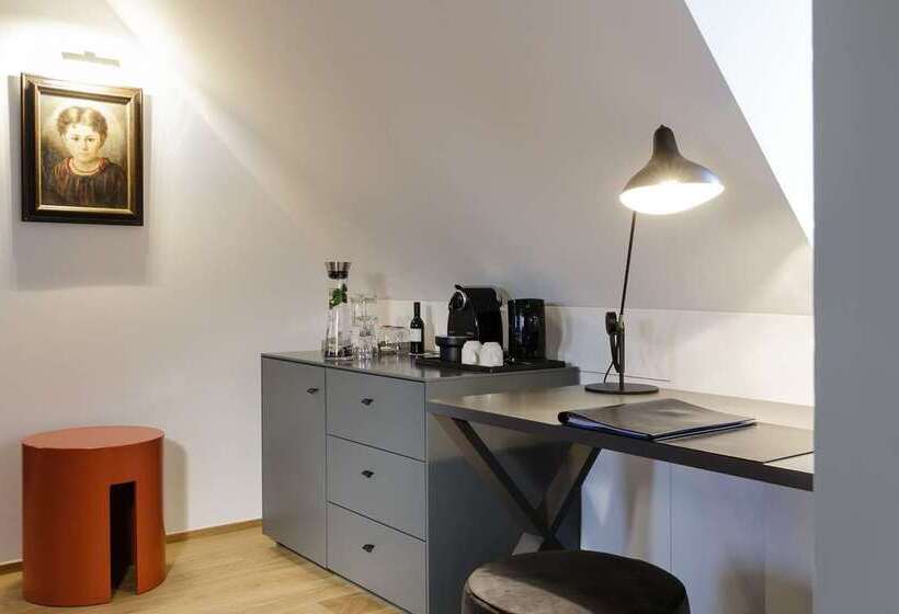 هتل Maximilian’s