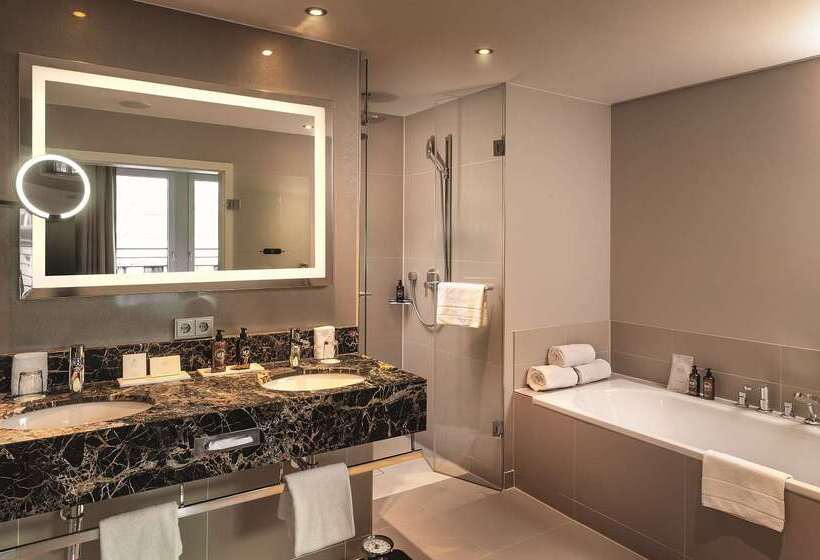 هتل Maximilian’s