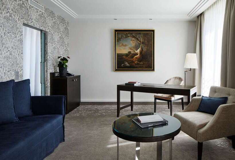 هتل Maximilian’s