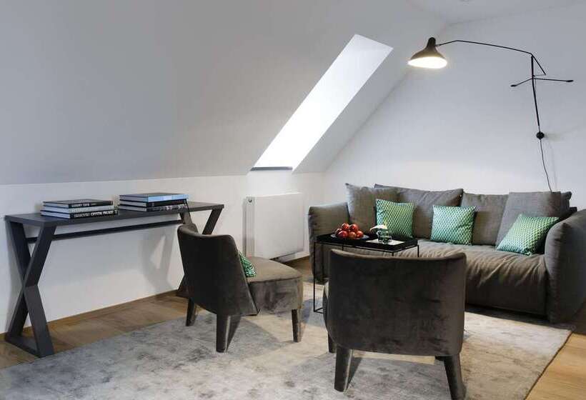 هتل Maximilian’s