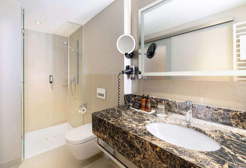 هتل Maximilian’s