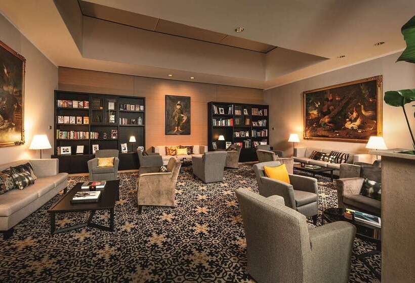 هتل Maximilian’s