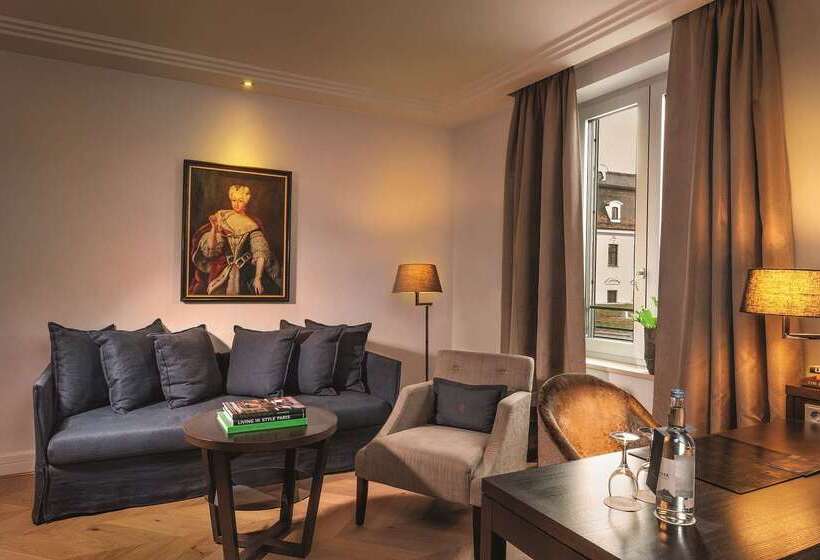 هتل Maximilian’s