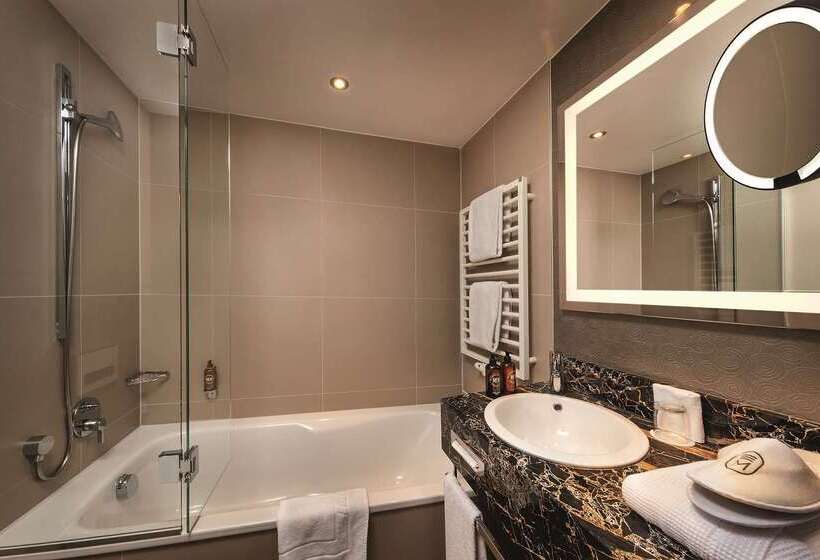 هتل Maximilian’s