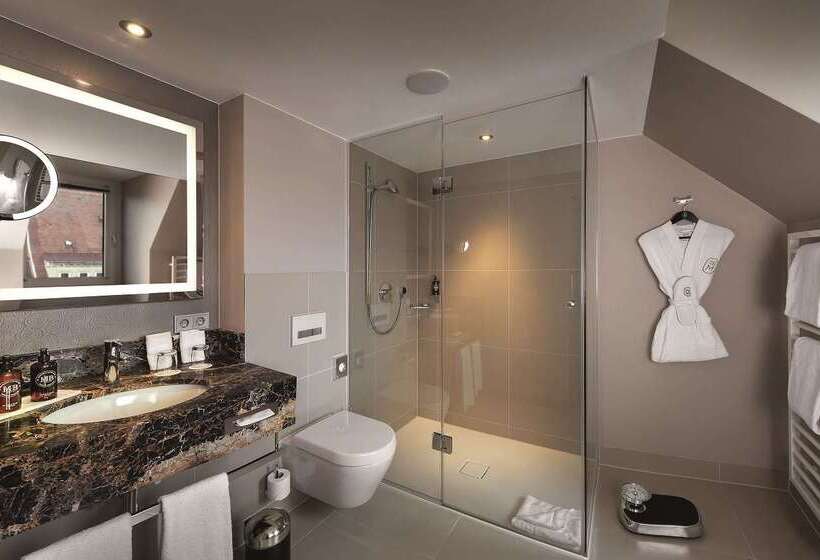 هتل Maximilian’s