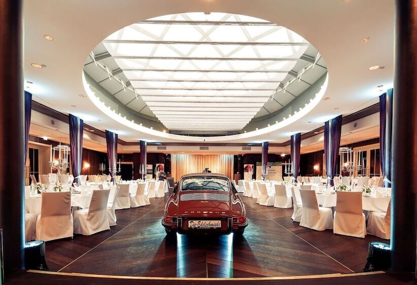 هتل Maximilian’s