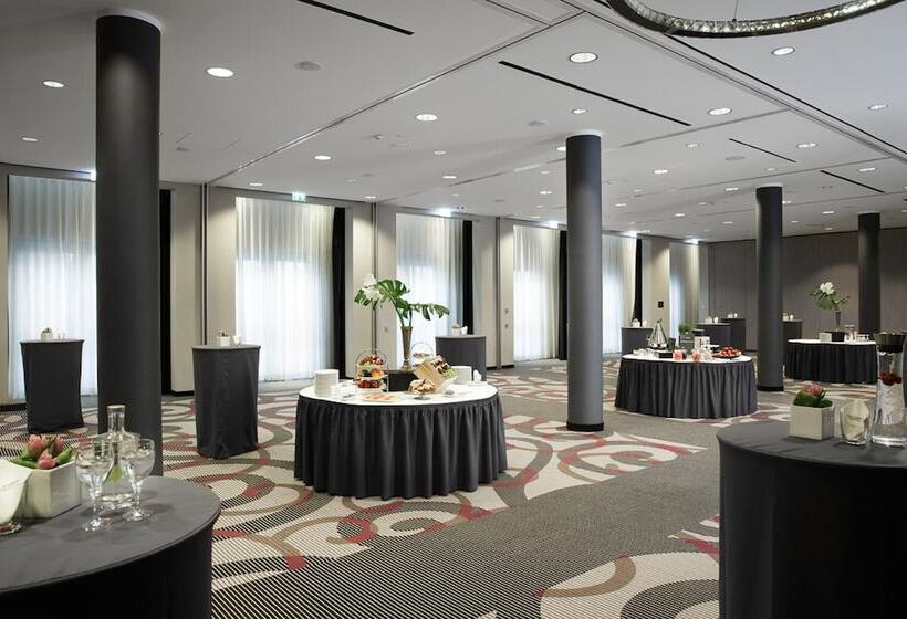 هتل Maximilian’s