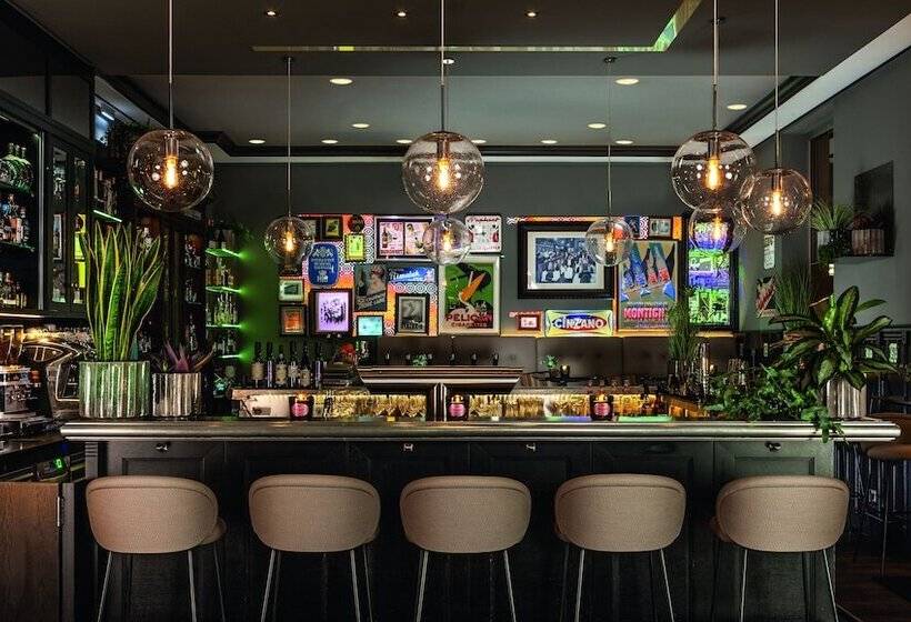 هتل Maximilian’s