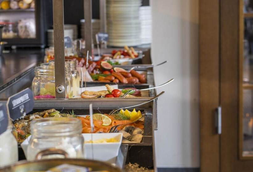 هتل Maximilian’s