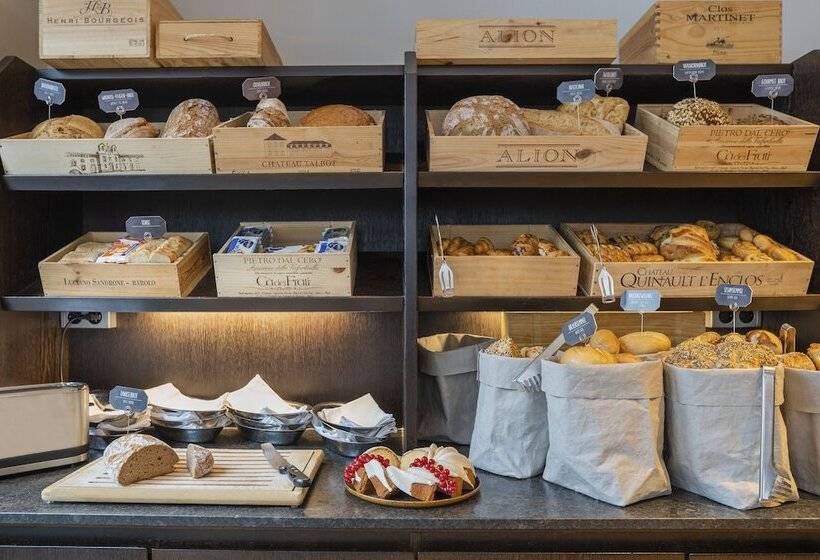 هتل Maximilian’s