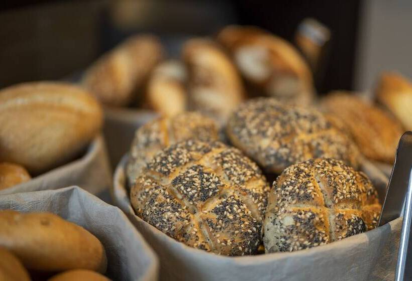 هتل Maximilian’s