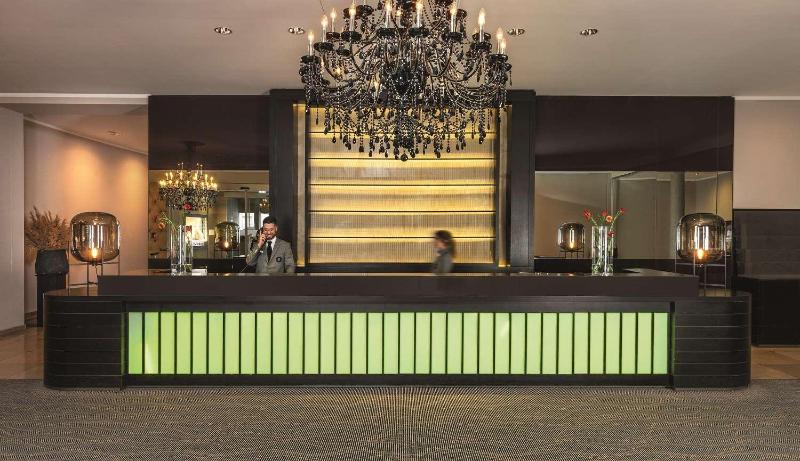 هتل Maximilian’s